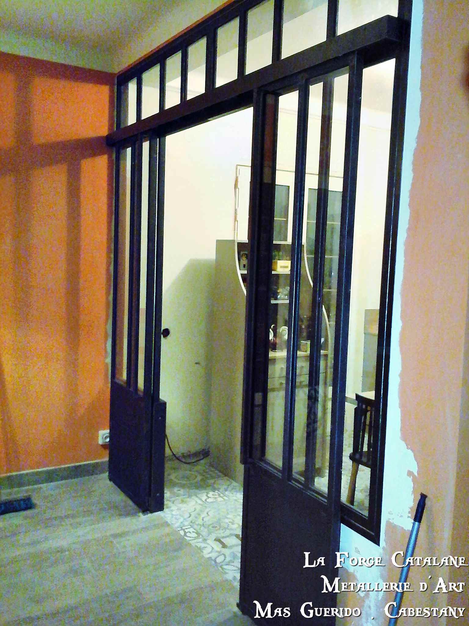 verriere type ancien atelier porte centrale ouvrante 2 vantaux coulissants forge catalane 2.jpg